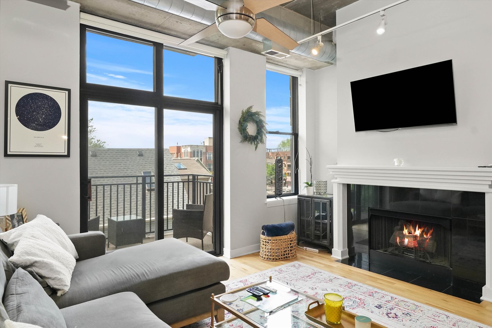 1635 W Belmont Avenue Unit: 404