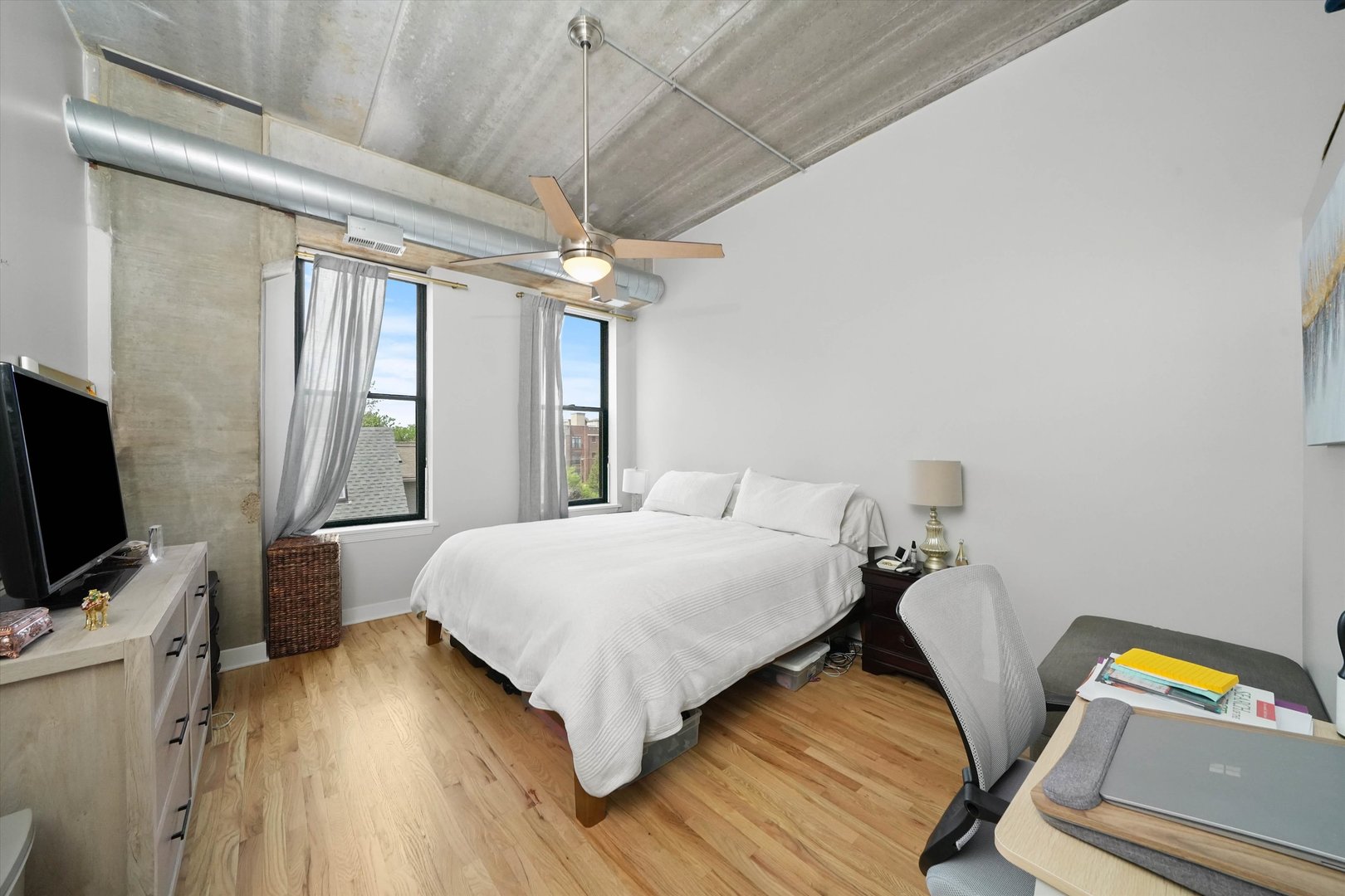 1635 W Belmont Avenue Unit: 404