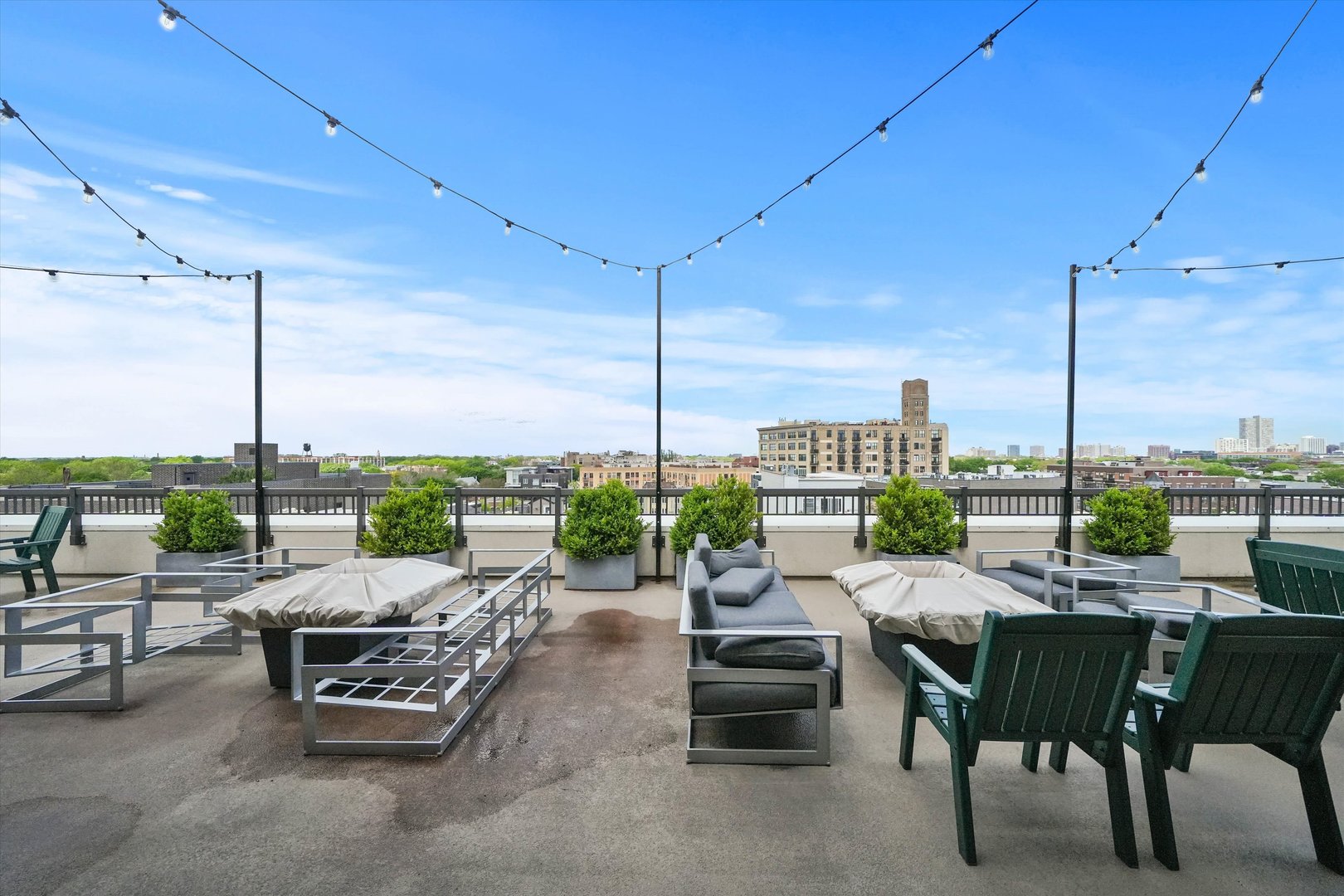 1635 W Belmont Avenue Unit: 404