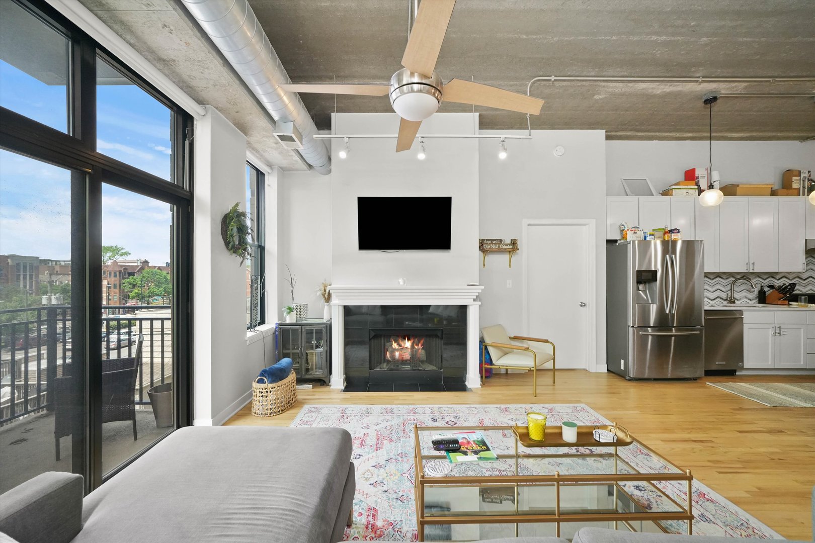 1635 W Belmont Avenue Unit: 404