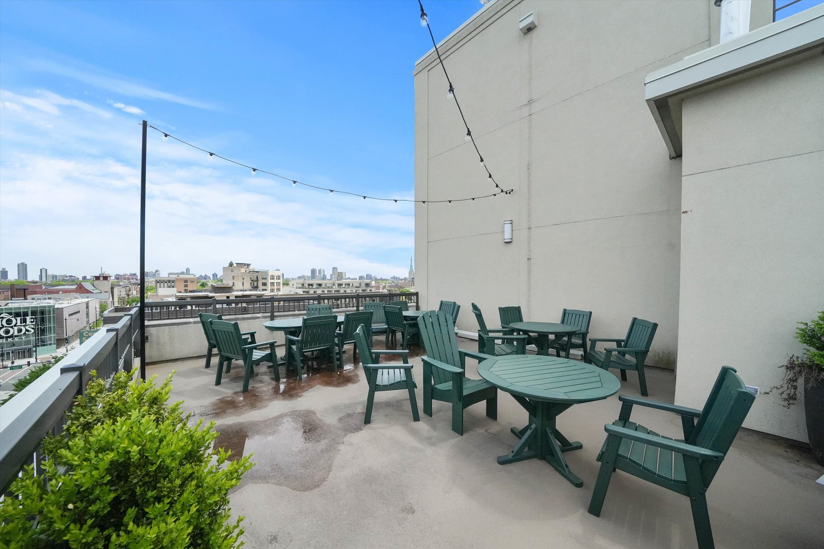 1635 W Belmont Avenue Unit: 404