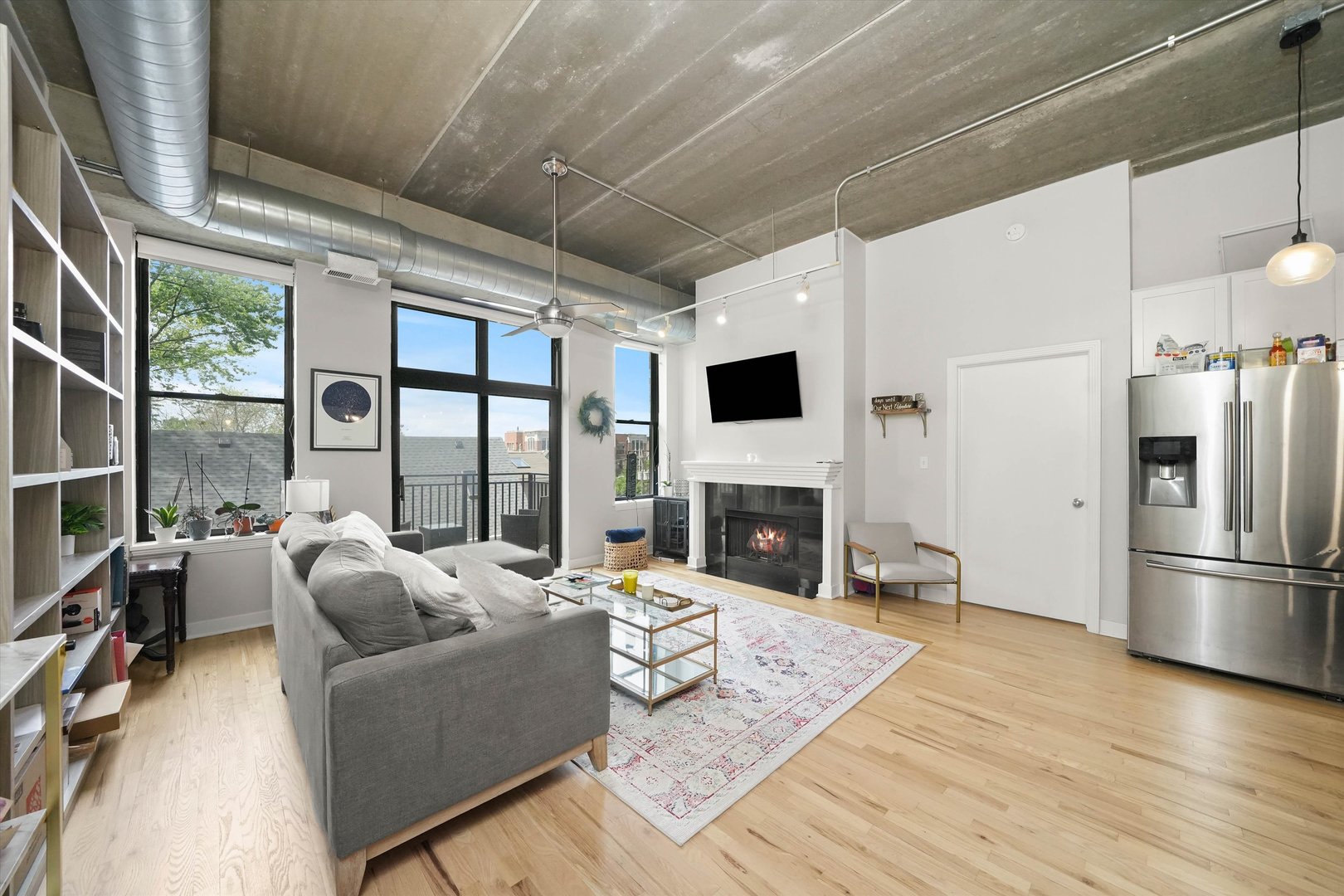 1635 W Belmont Avenue Unit: 404