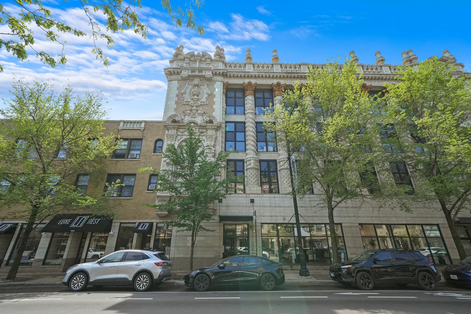1635 W Belmont Avenue Unit: 404