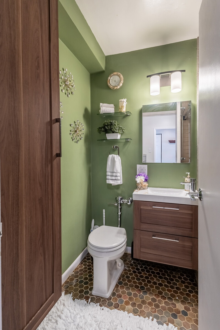 4880 N Marine Drive Unit: 308