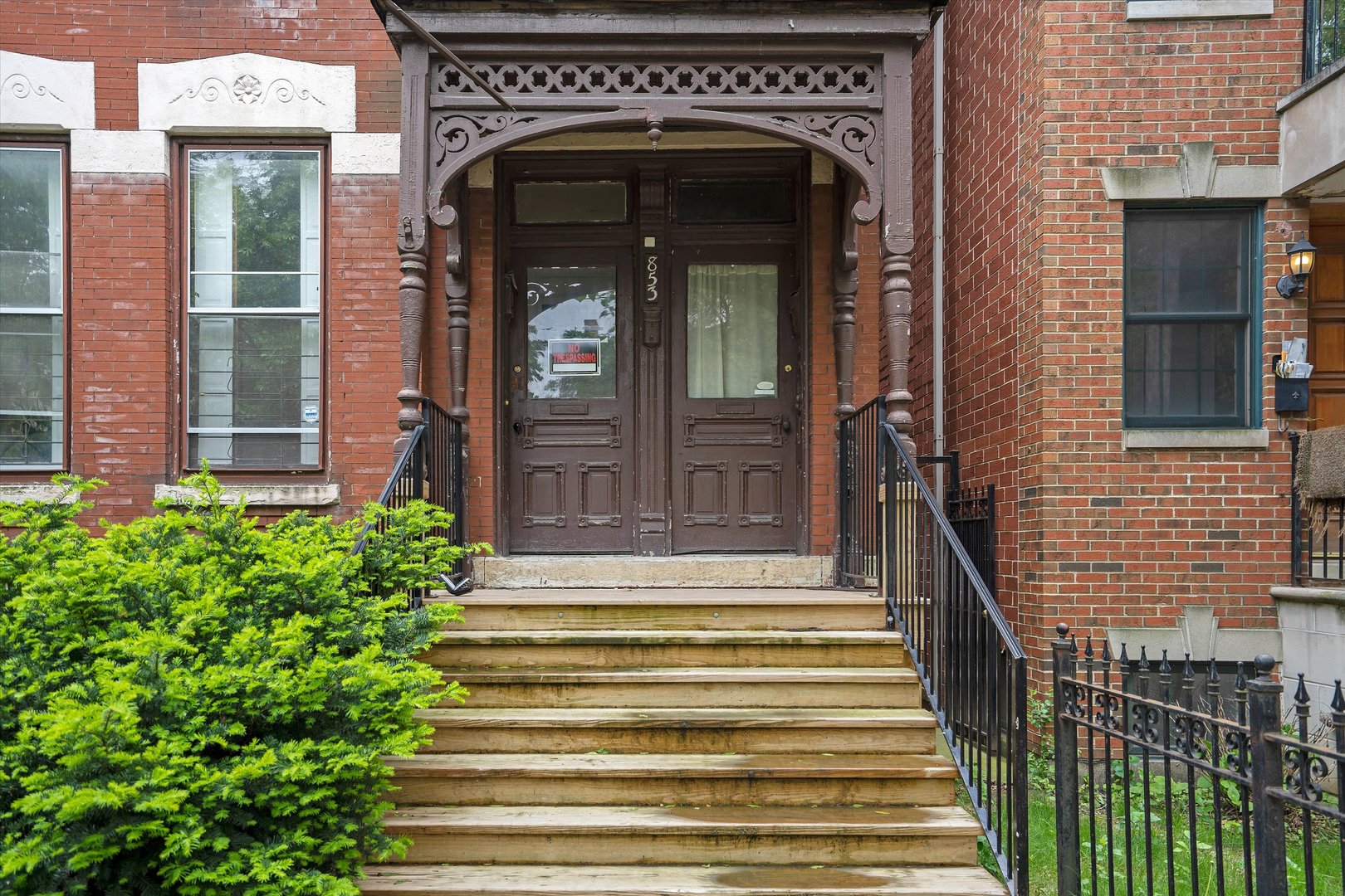 853 W George Street