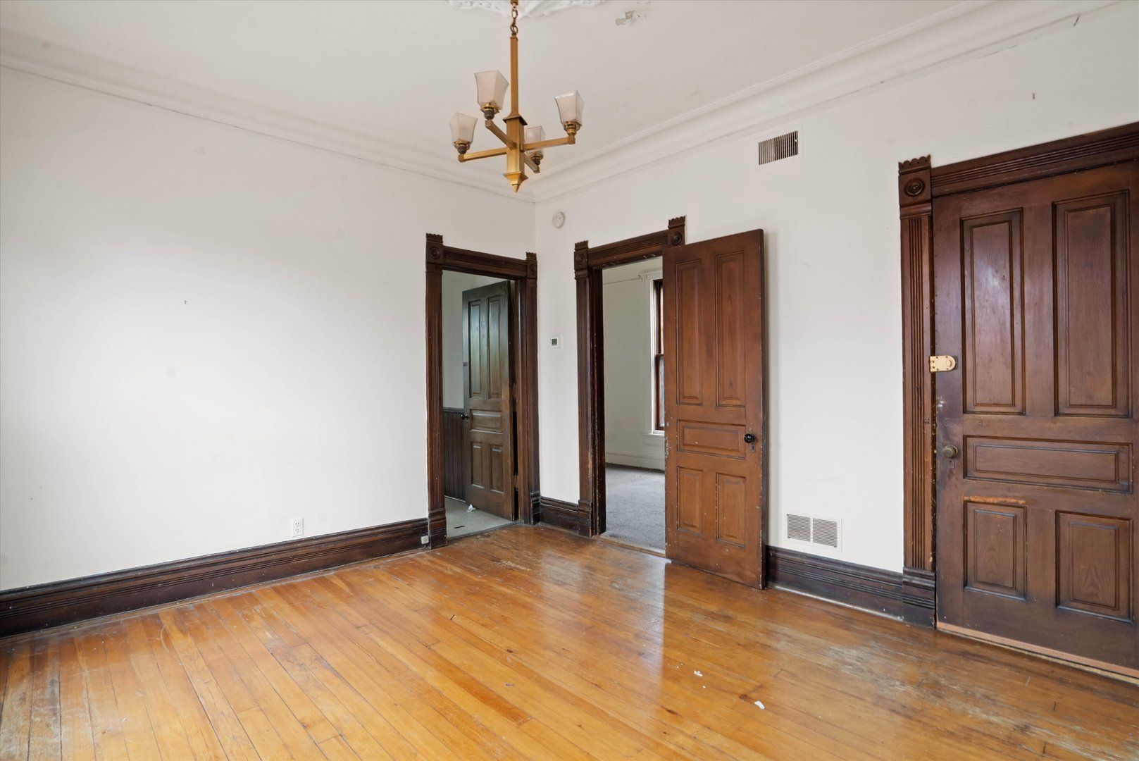 853 W George Street