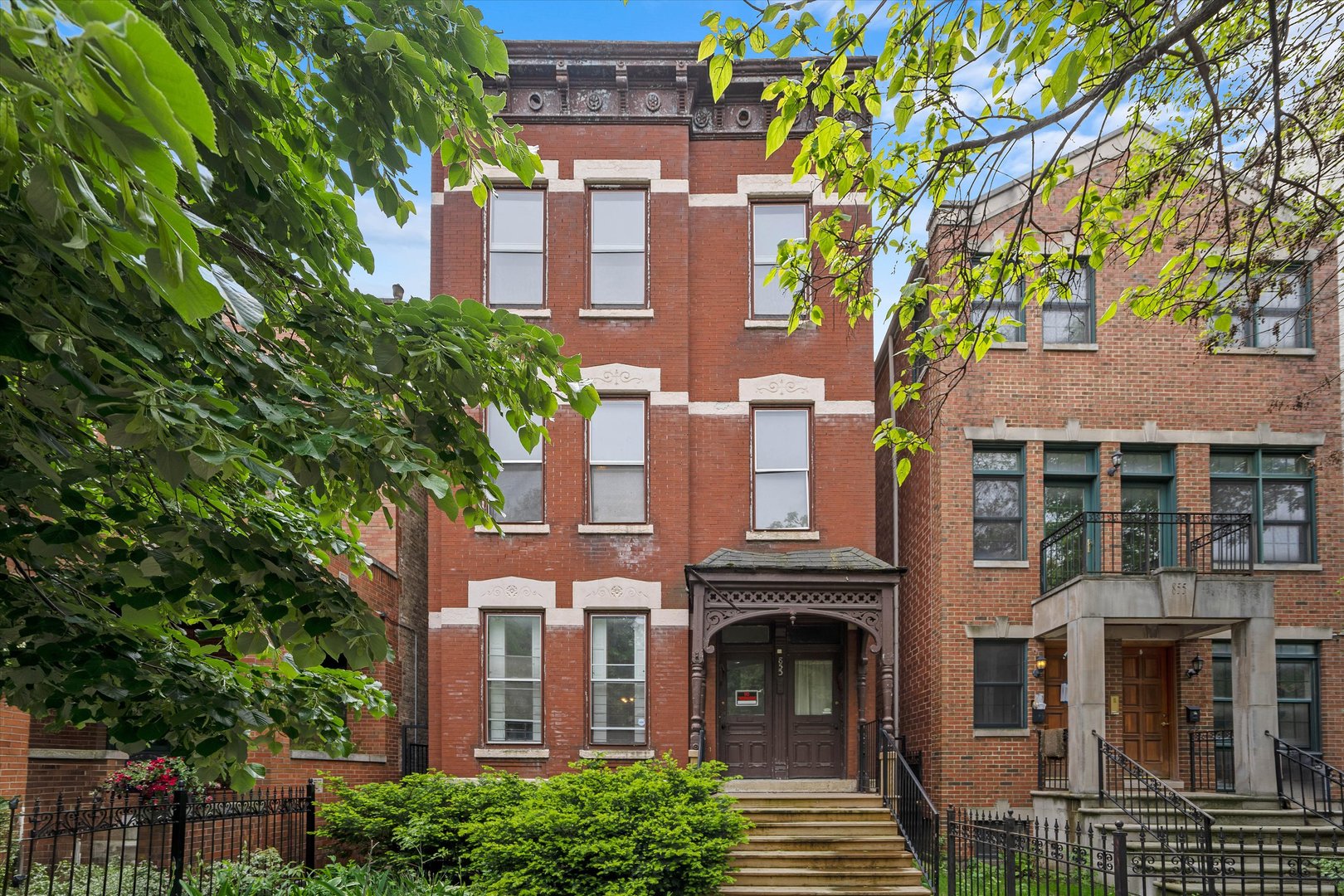 853 W George Street