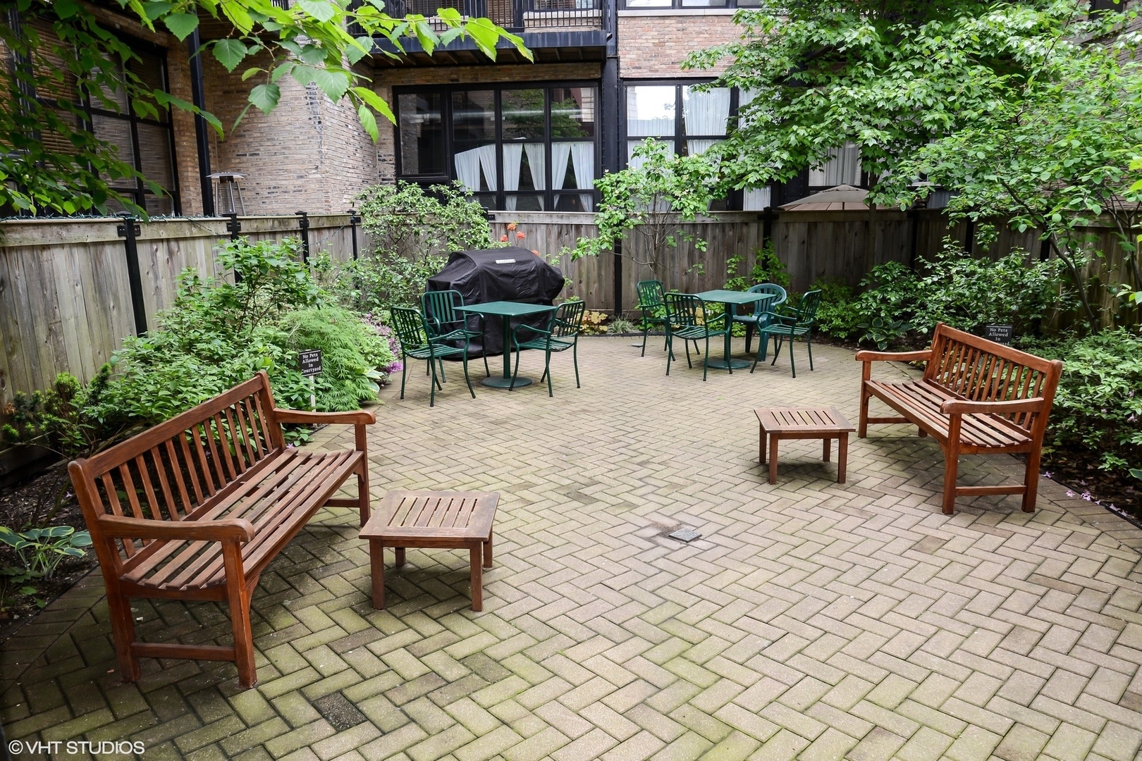 226 N Clinton Street Unit: 402