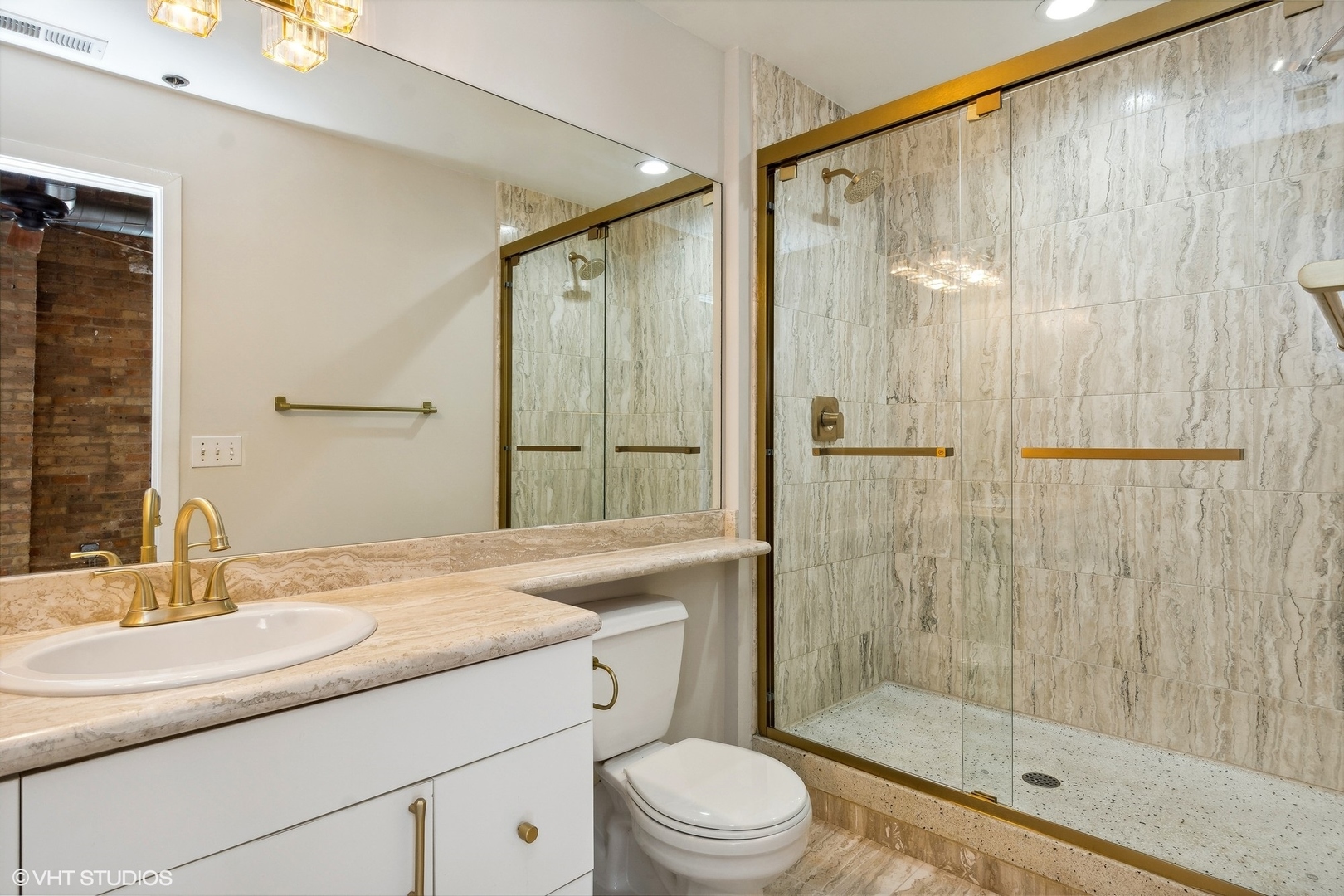 226 N Clinton Street Unit: 402