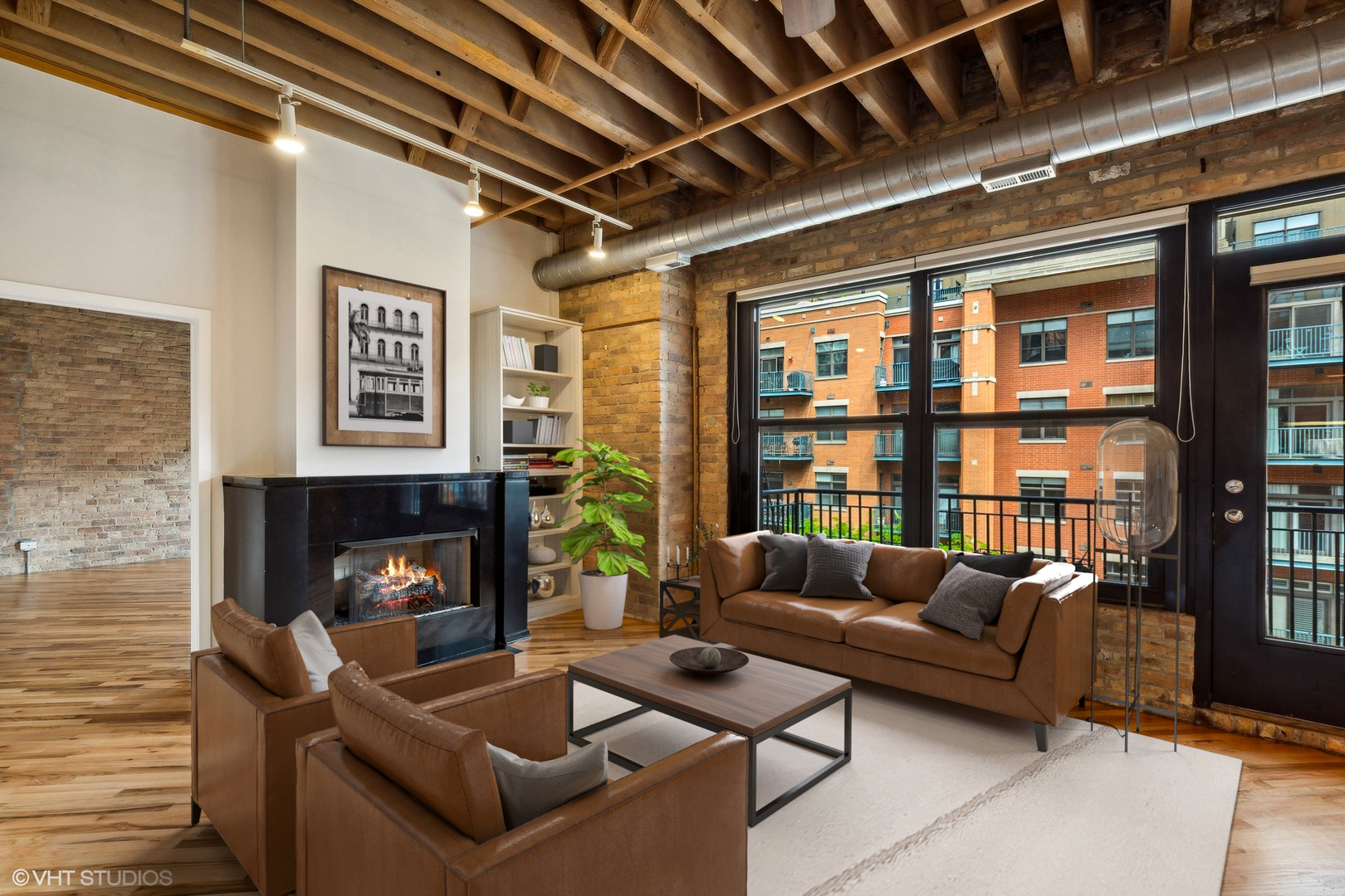 226 N Clinton Street Unit: 402