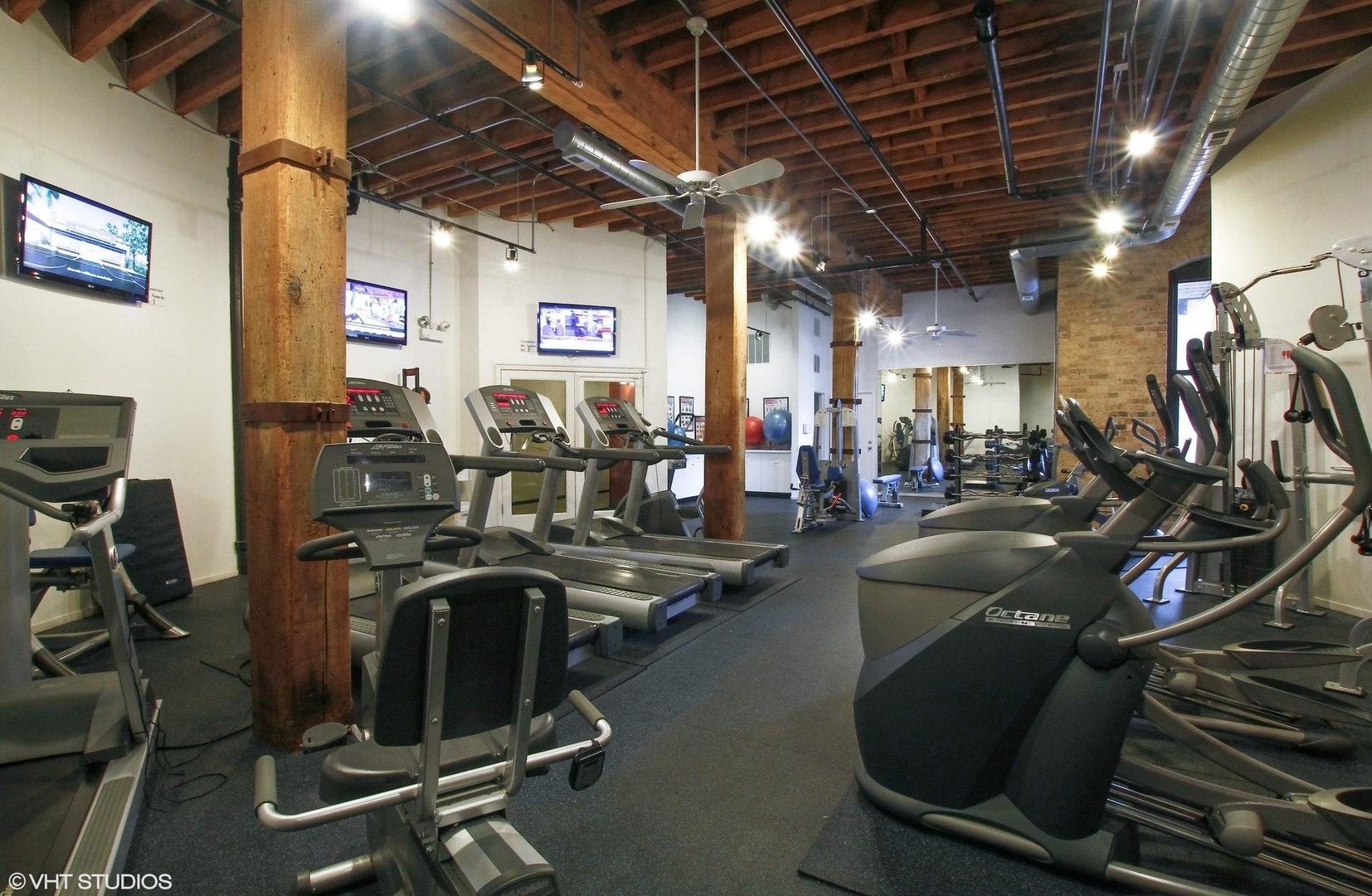 226 N Clinton Street Unit: 402