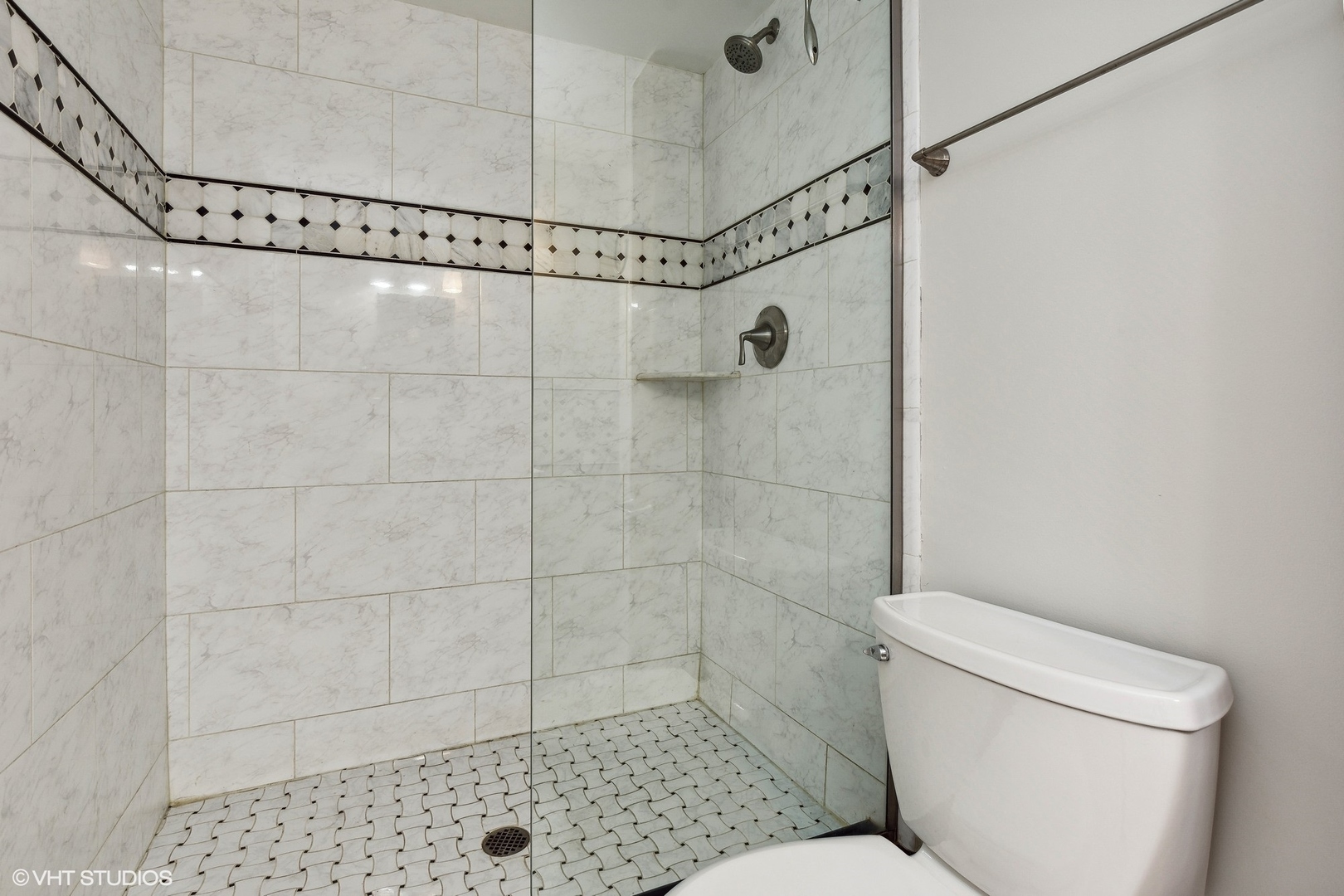 226 N Clinton Street Unit: 402