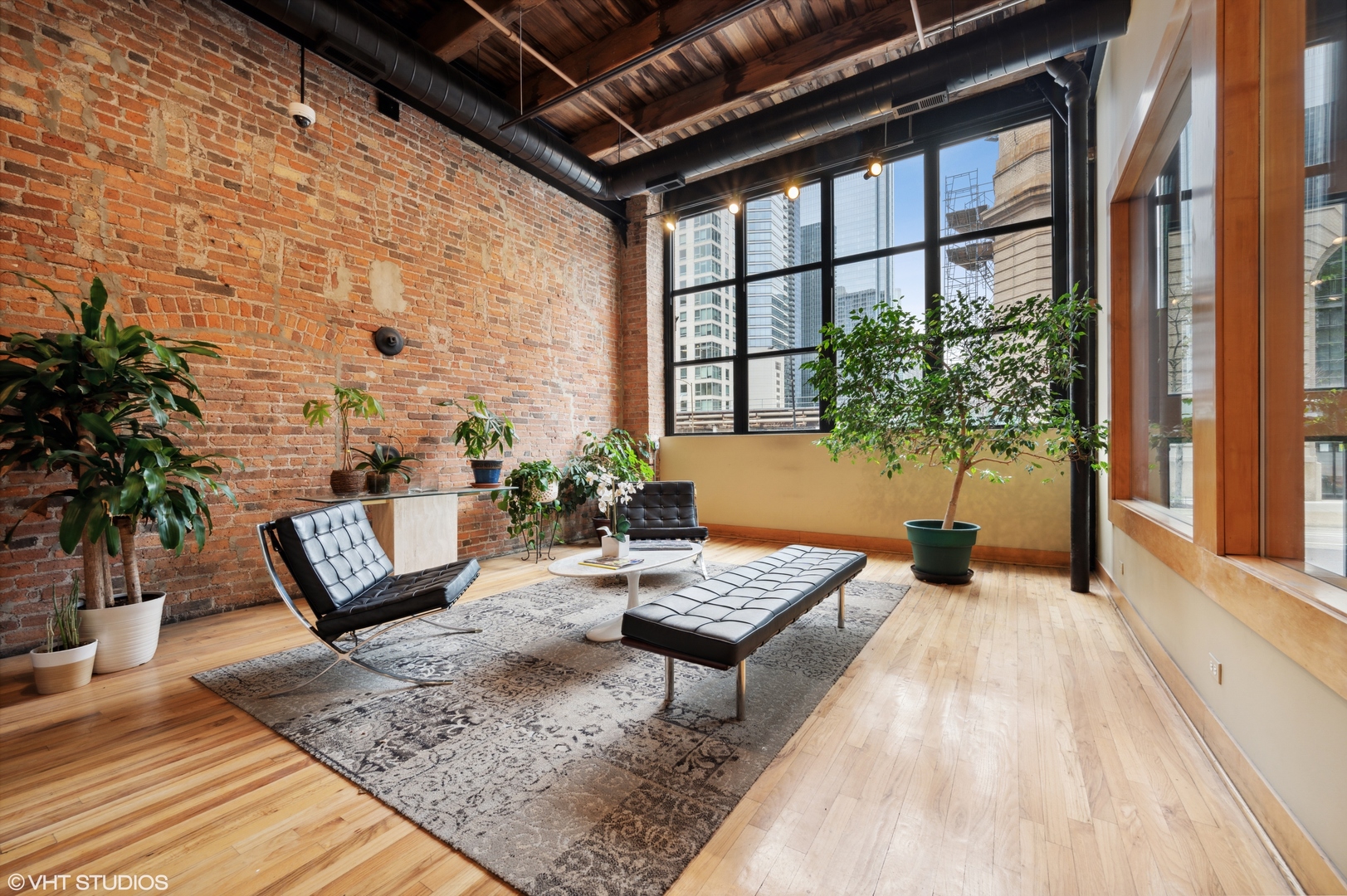 226 N Clinton Street Unit: 402