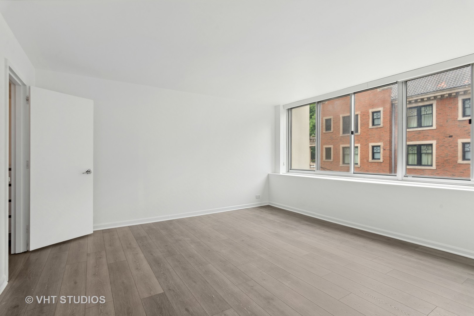 1 E SCHILLER Street Unit: 3C