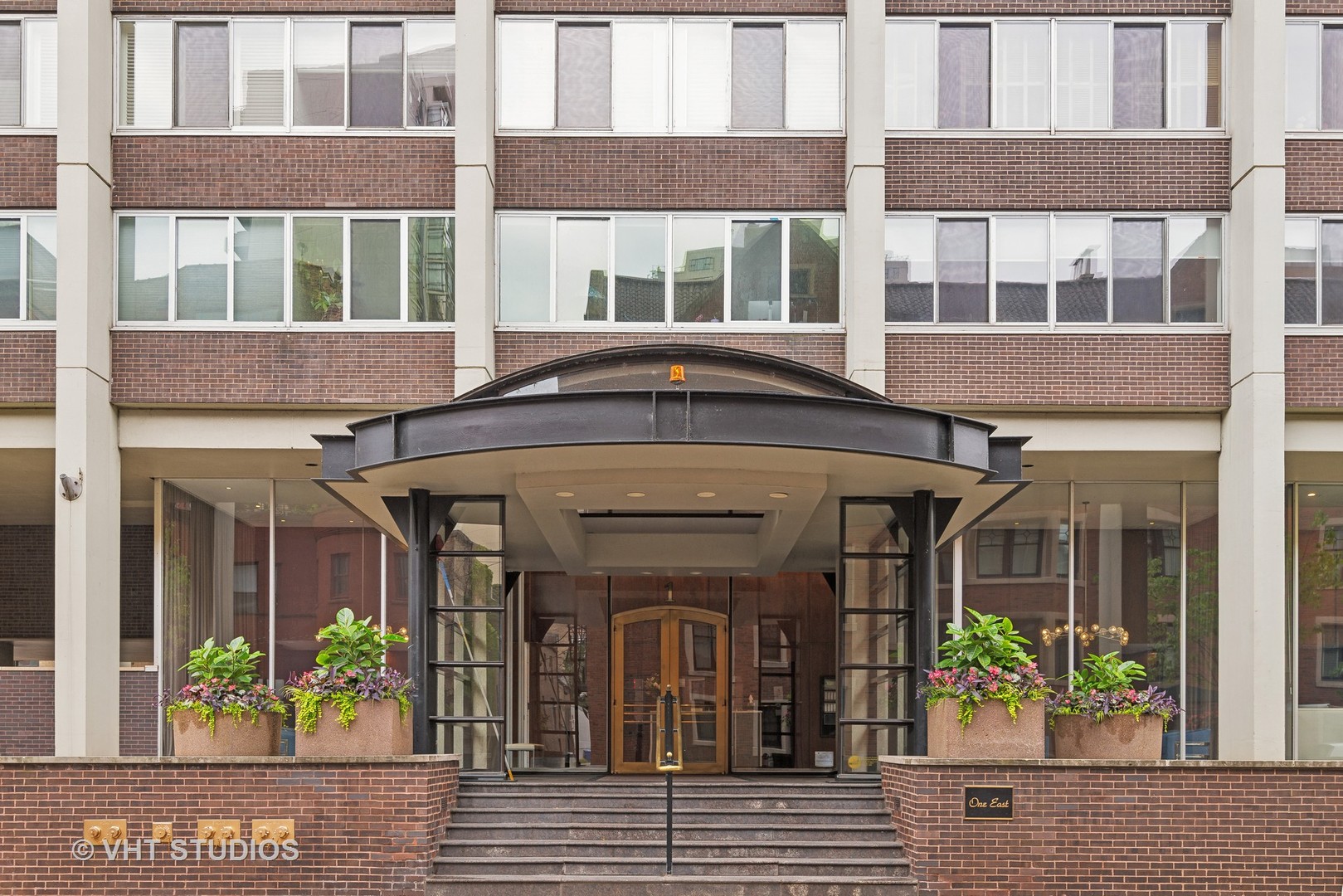 1 E SCHILLER Street Unit: 3C