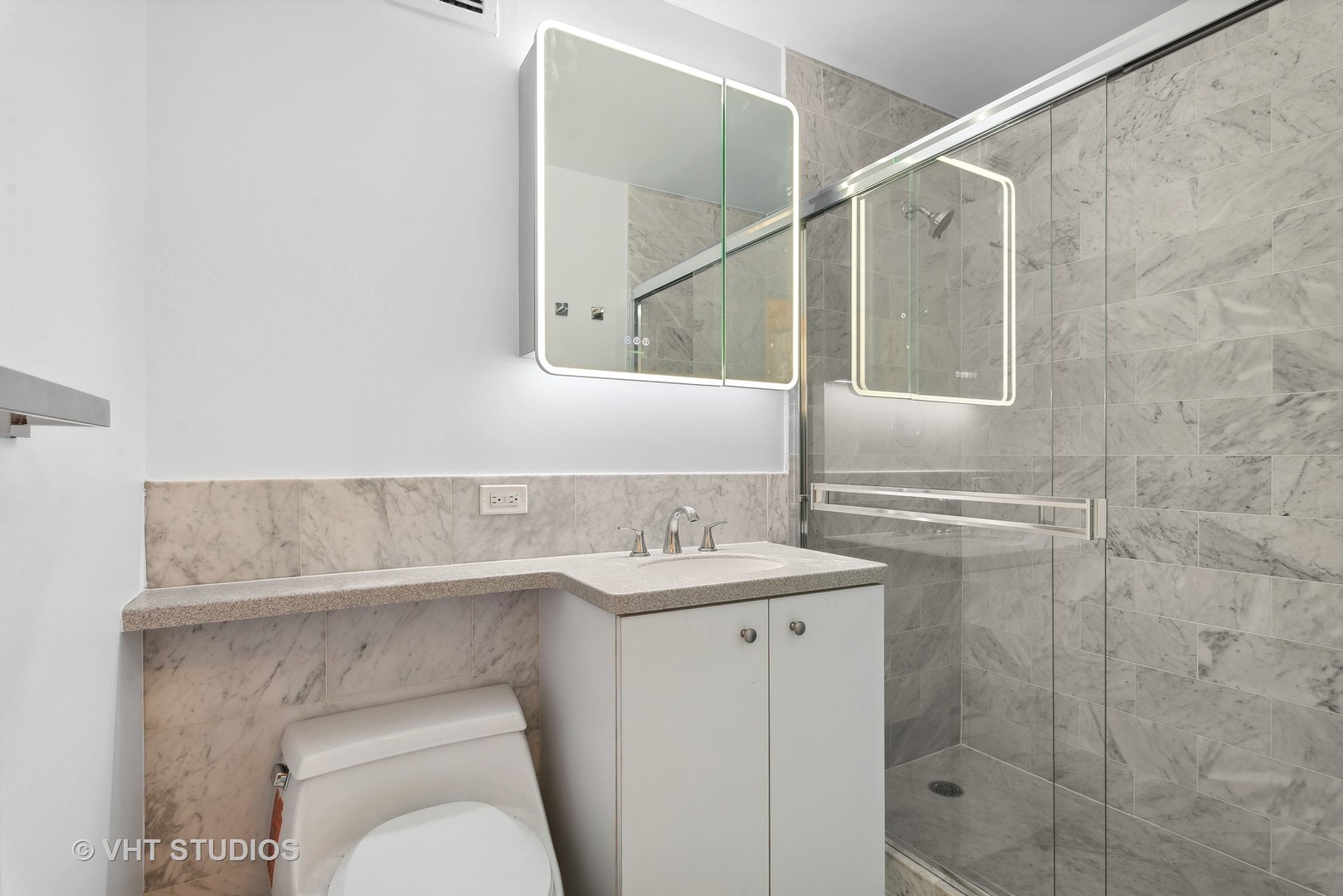 1 E SCHILLER Street Unit: 3C