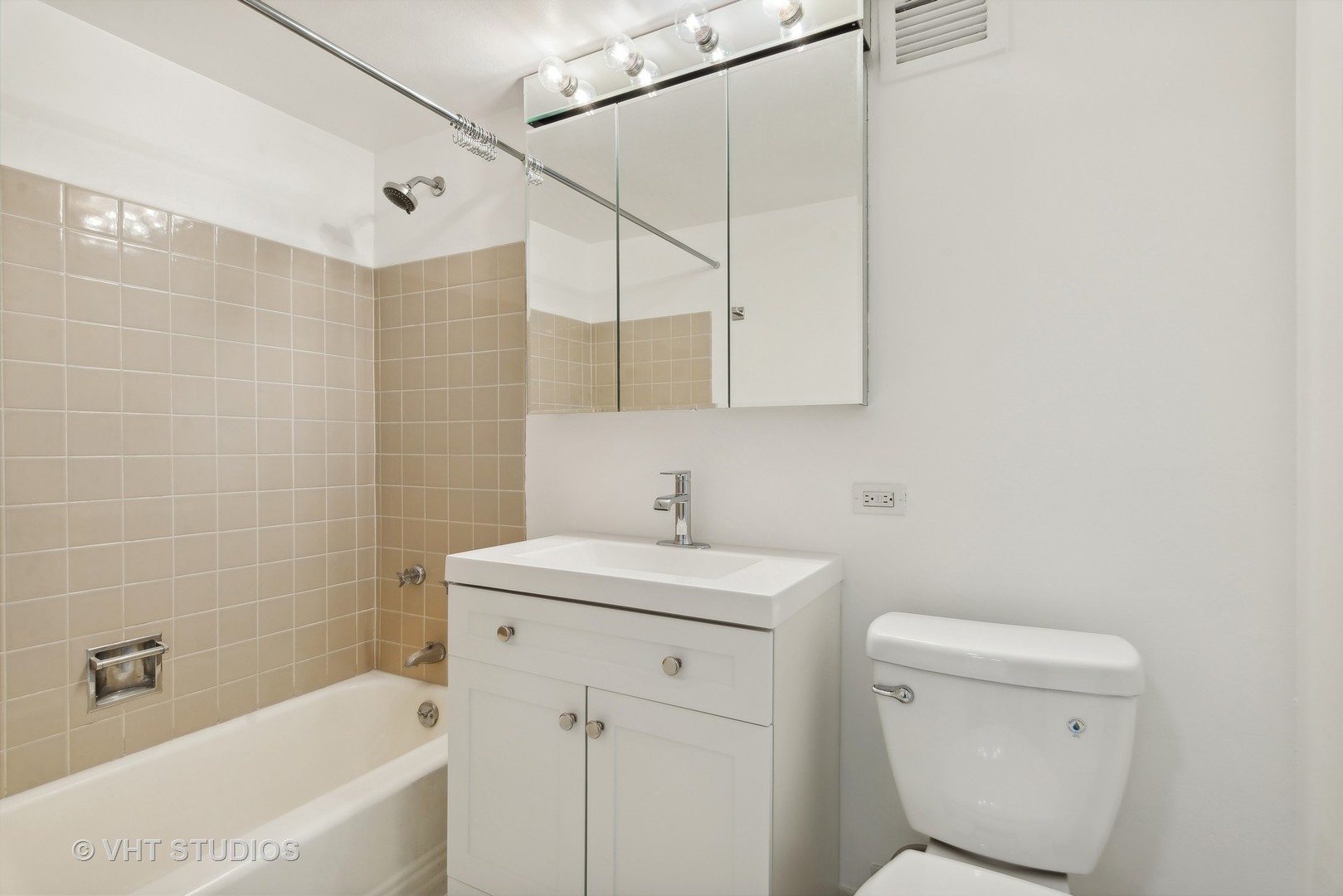 1 E SCHILLER Street Unit: 3C