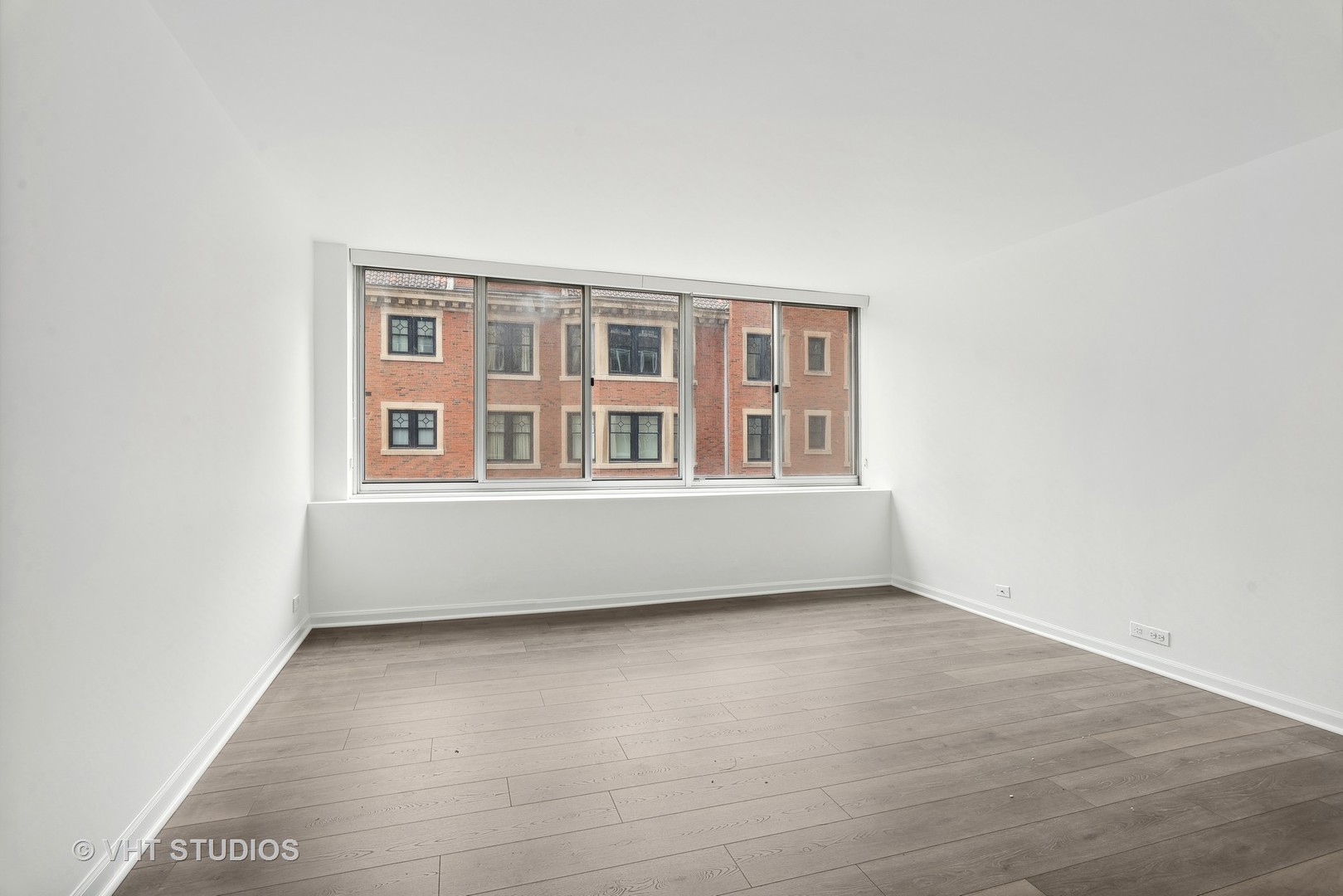 1 E SCHILLER Street Unit: 3C