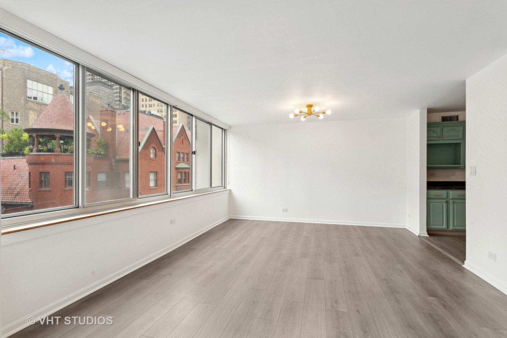 1 E SCHILLER Street Unit: 3C