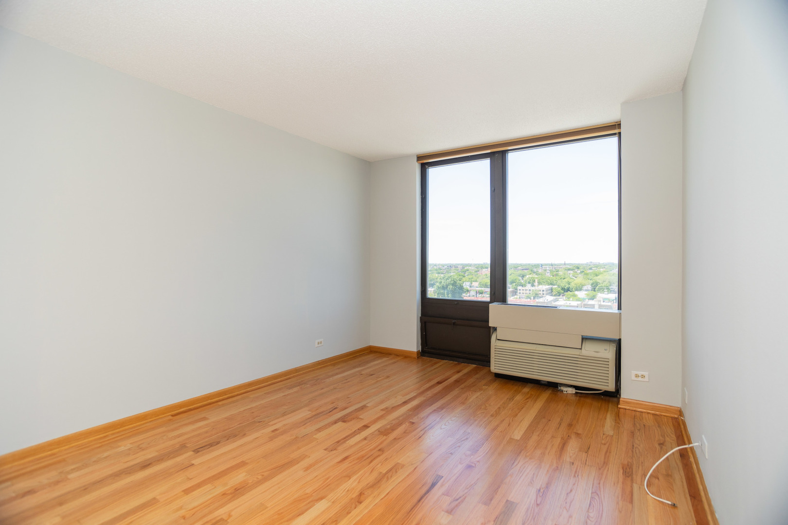 5320 N Sheridan Road Unit: 1302