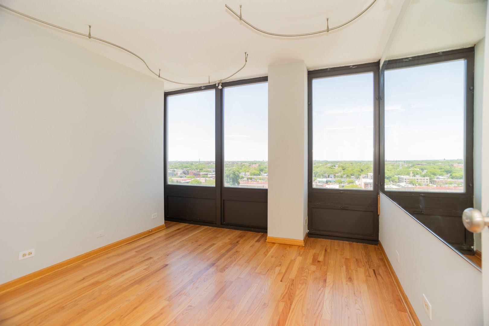 5320 N Sheridan Road Unit: 1302