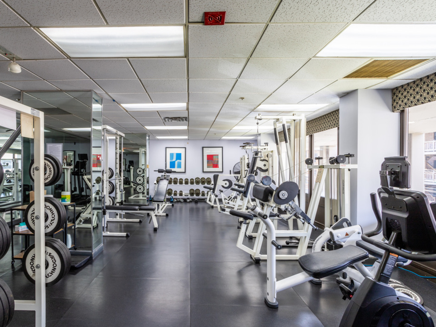 5320 N Sheridan Road Unit: 1302