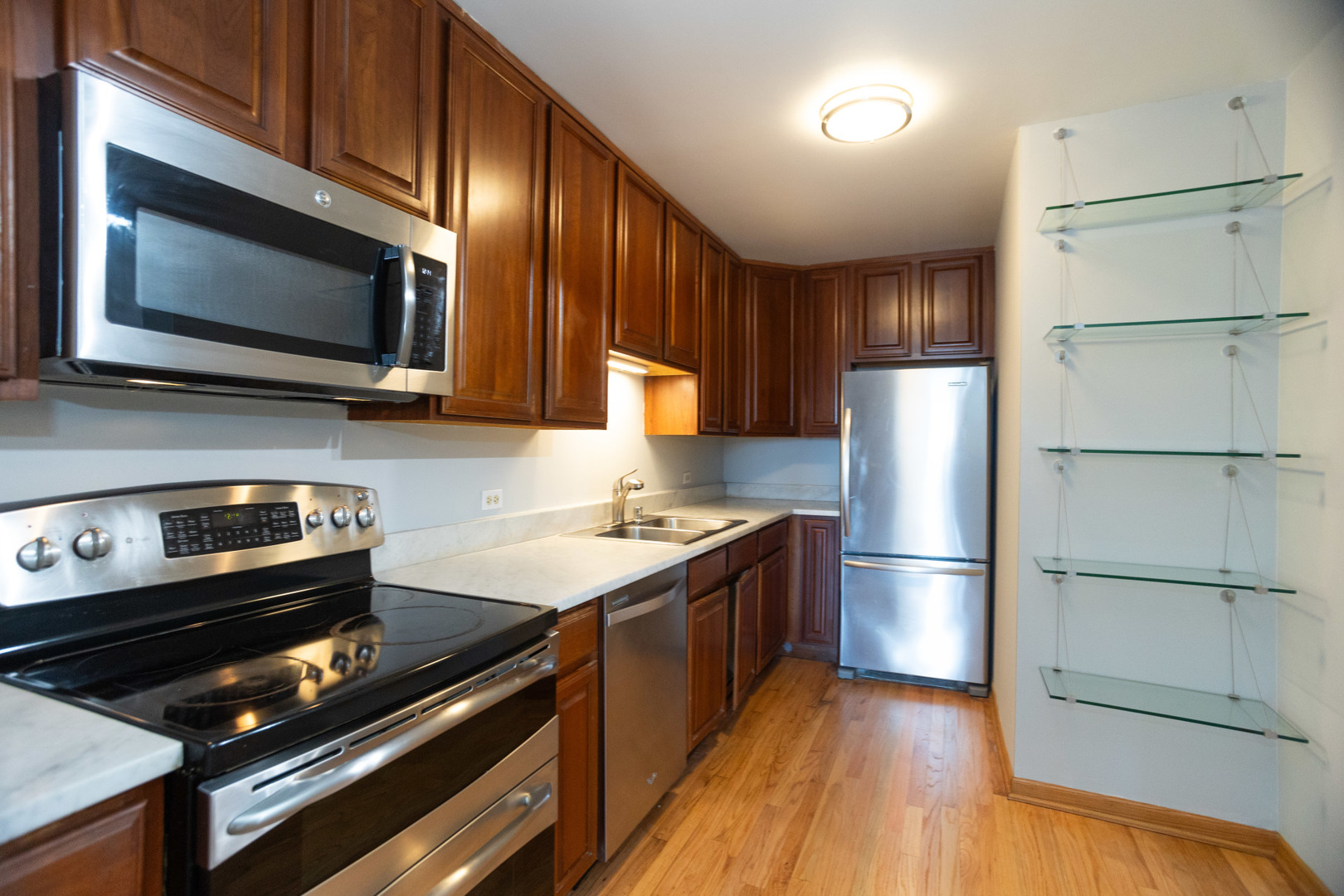 5320 N Sheridan Road Unit: 1302