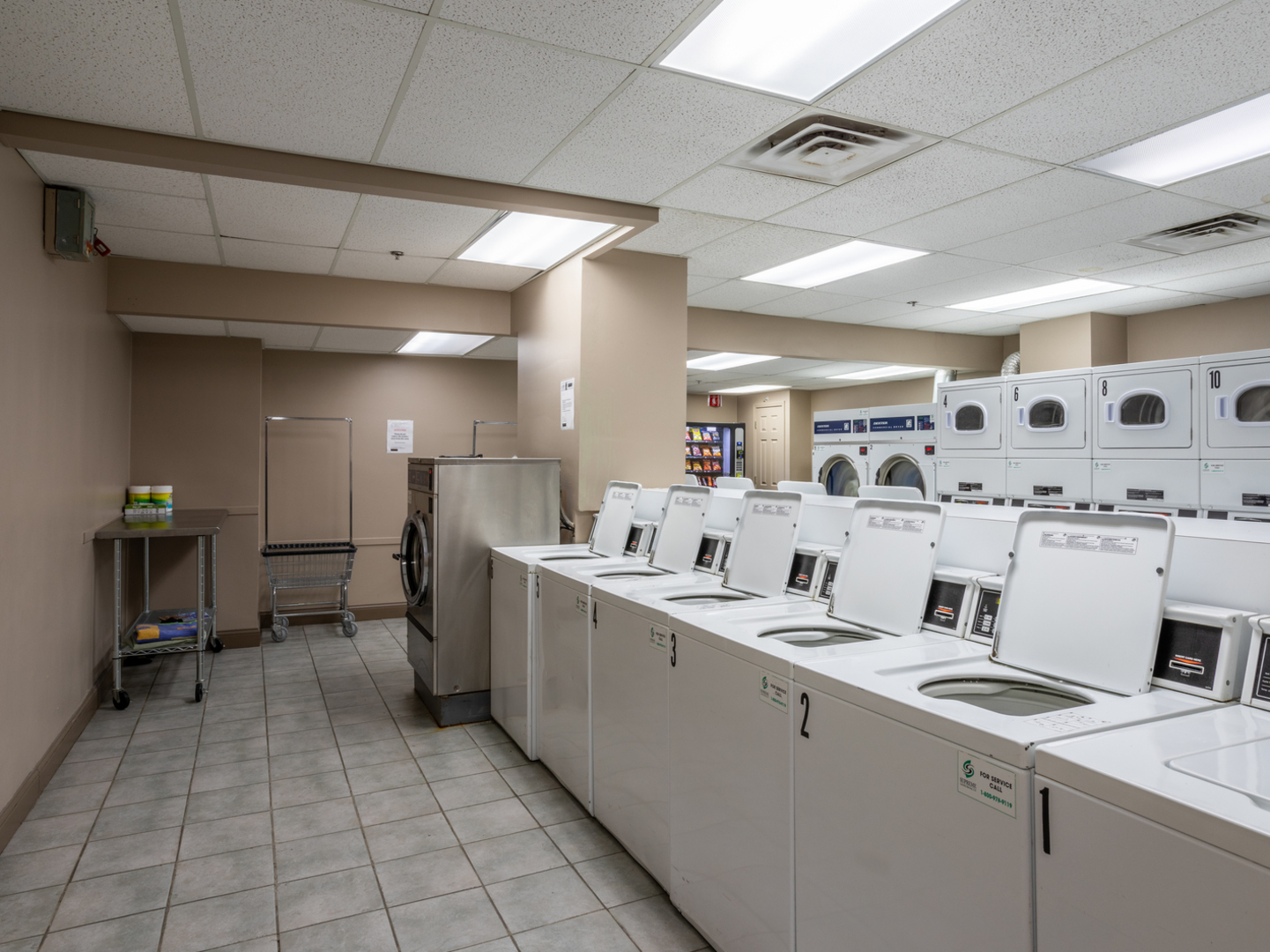 5320 N Sheridan Road Unit: 1302