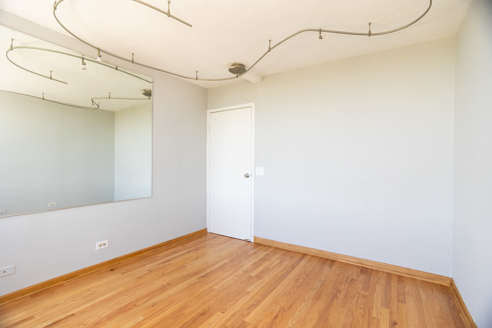 5320 N Sheridan Road Unit: 1302