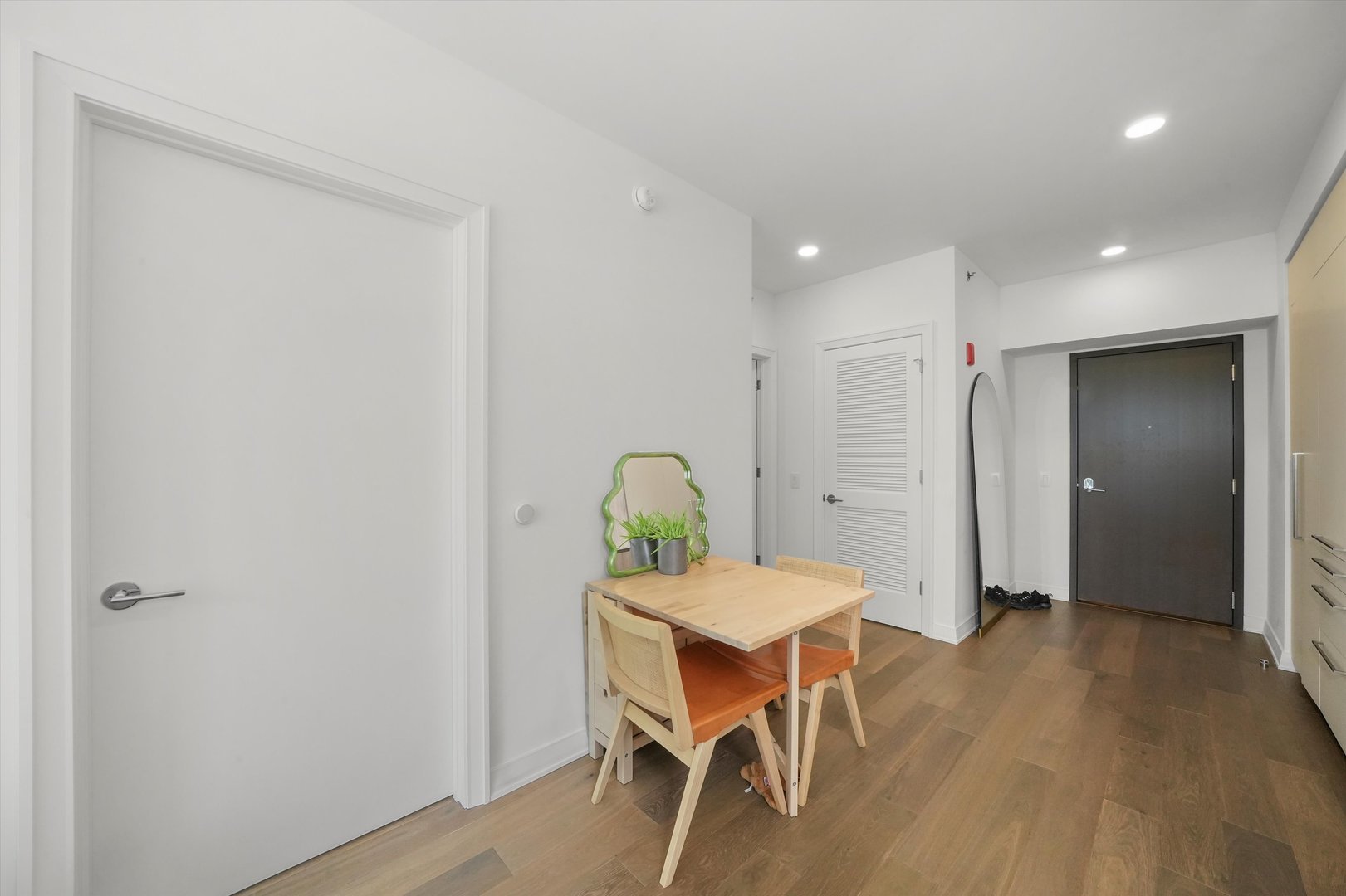 211 N Harbor Drive Unit: 807