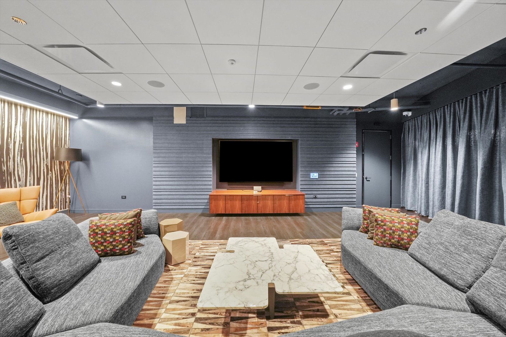 211 N Harbor Drive Unit: 807