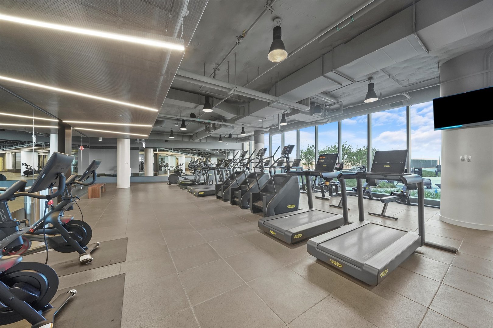 211 N Harbor Drive Unit: 807