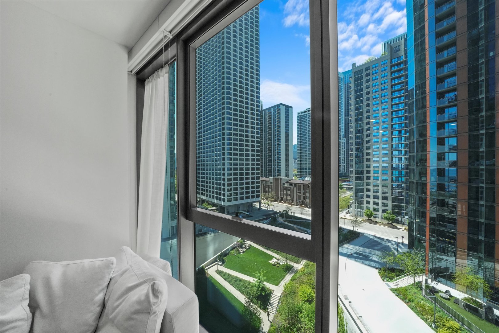 211 N Harbor Drive Unit: 807