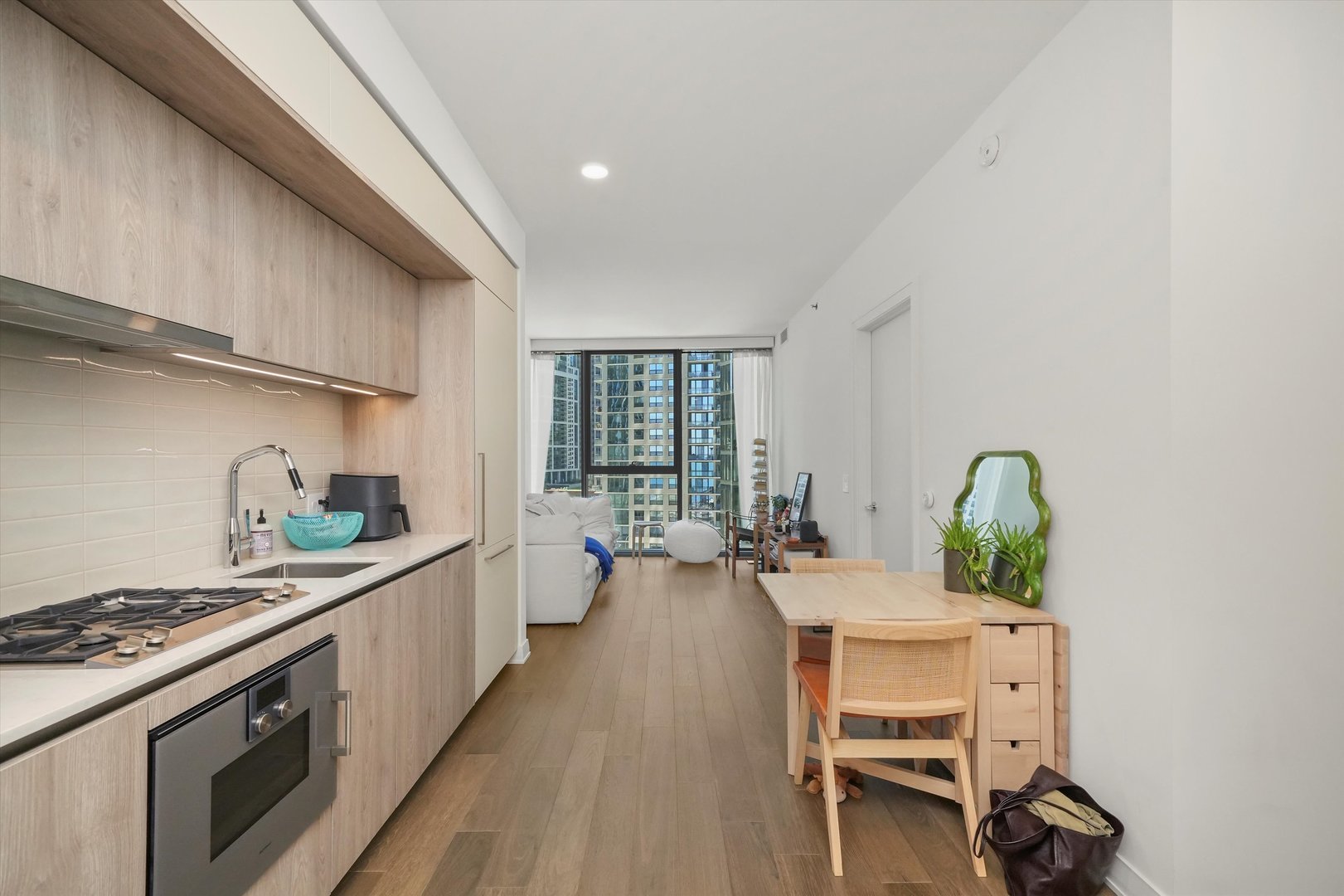 211 N Harbor Drive Unit: 807