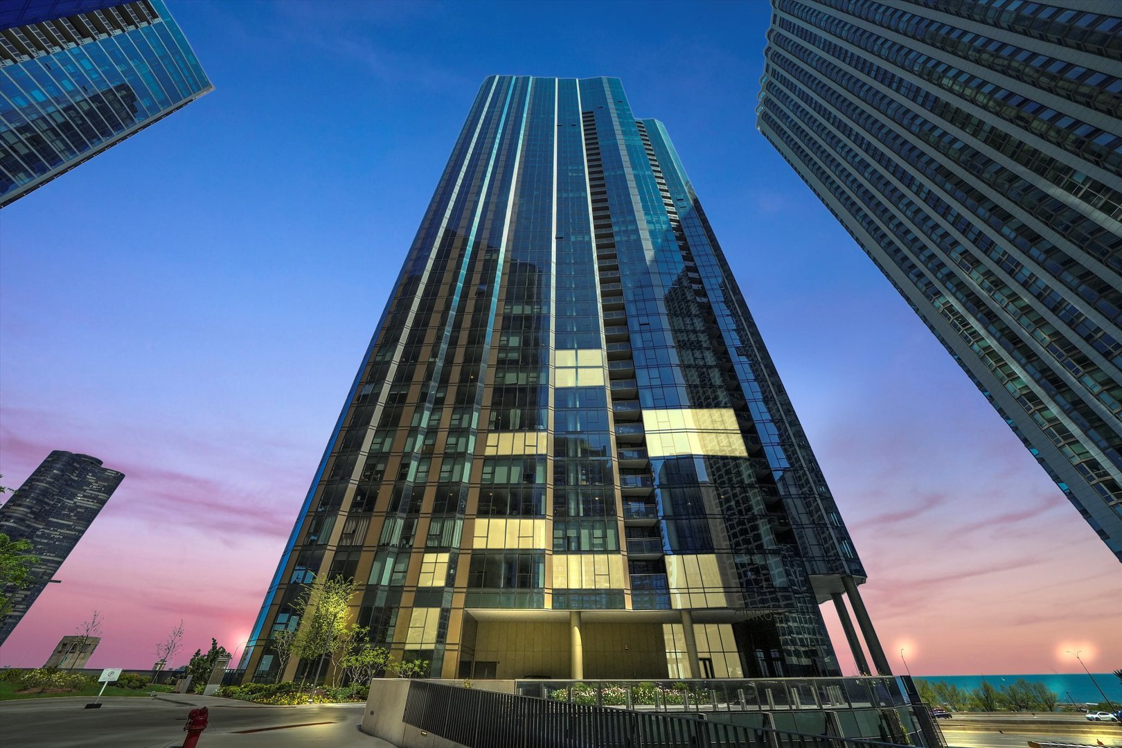 211 N Harbor Drive Unit: 807