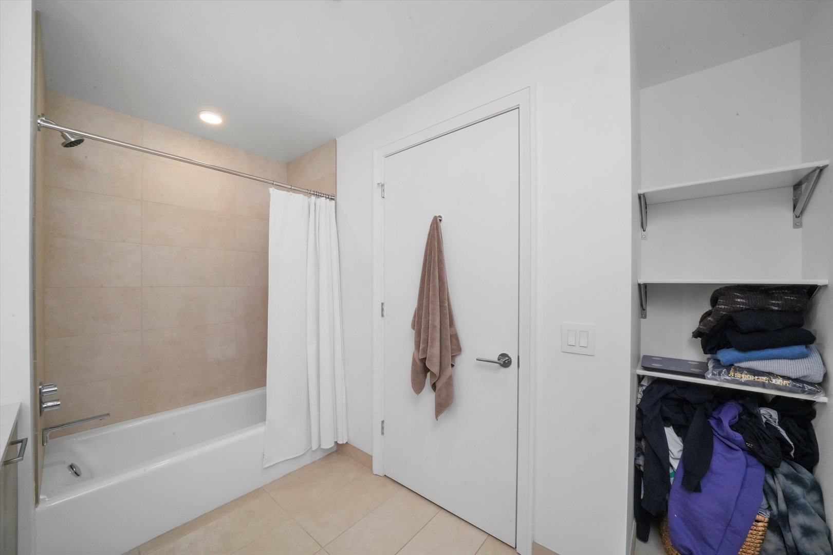 211 N Harbor Drive Unit: 807