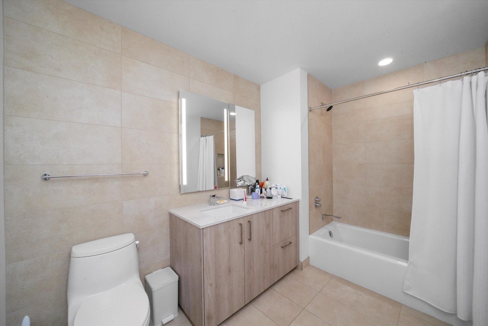211 N Harbor Drive Unit: 807