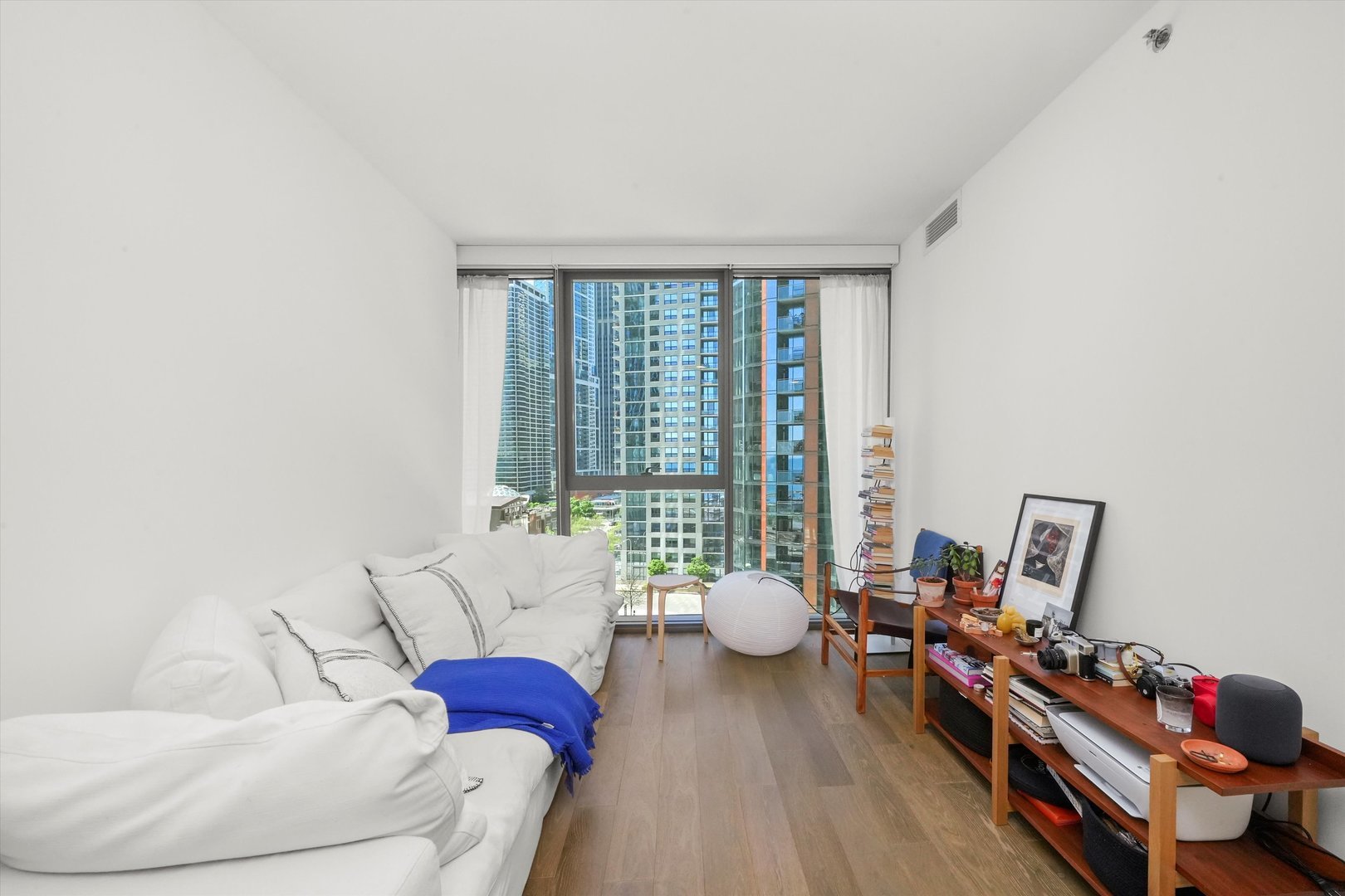 211 N Harbor Drive Unit: 807