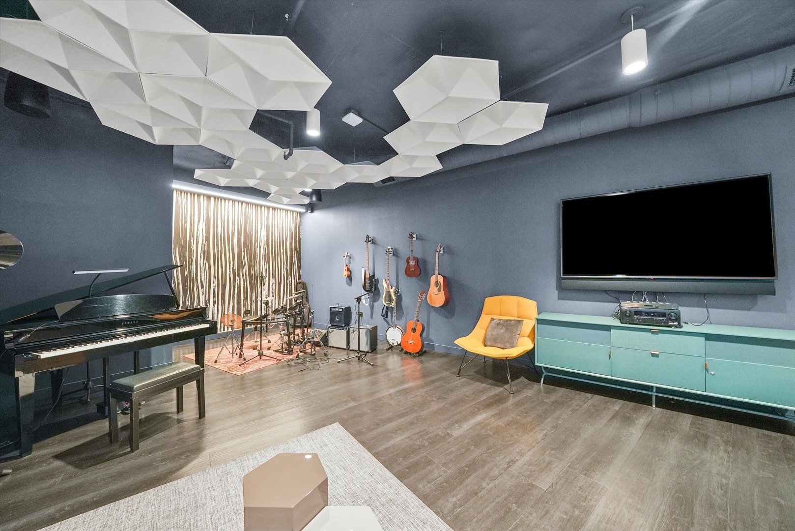 211 N Harbor Drive Unit: 807