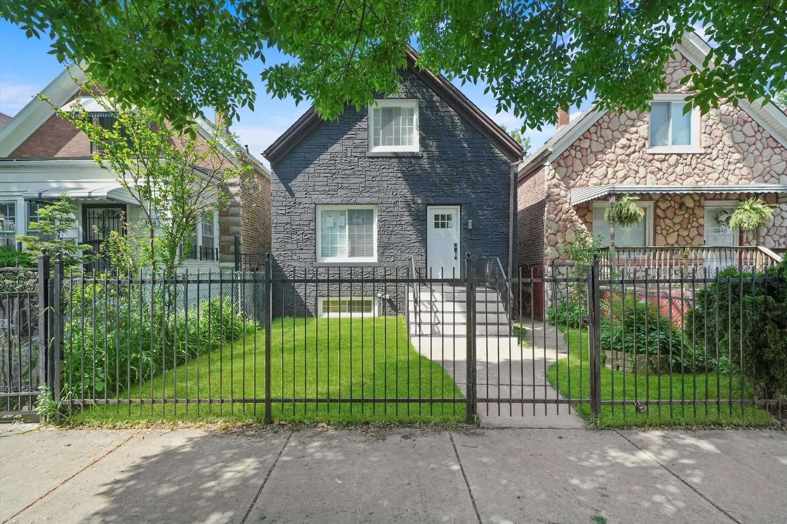 3648 W Hirsch Street