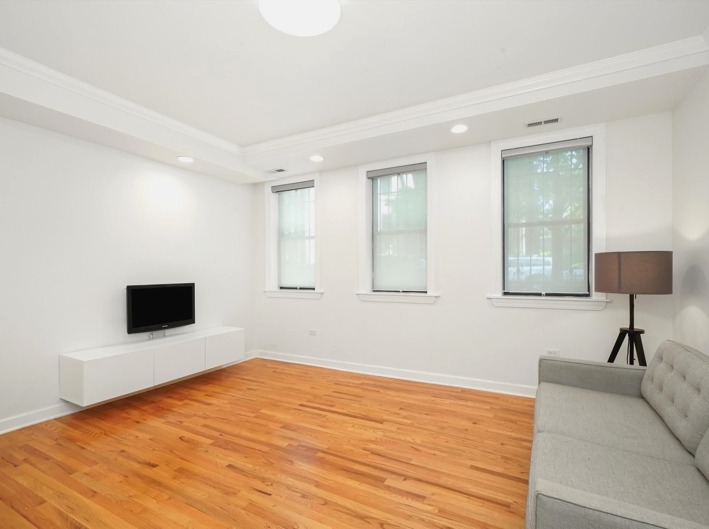 2128 N Hudson Avenue Unit: 102