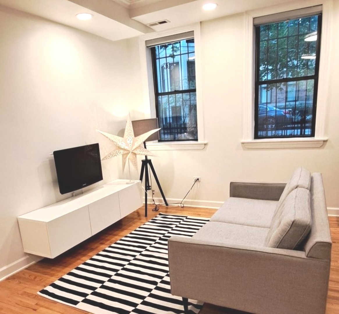 2128 N Hudson Avenue Unit: 102