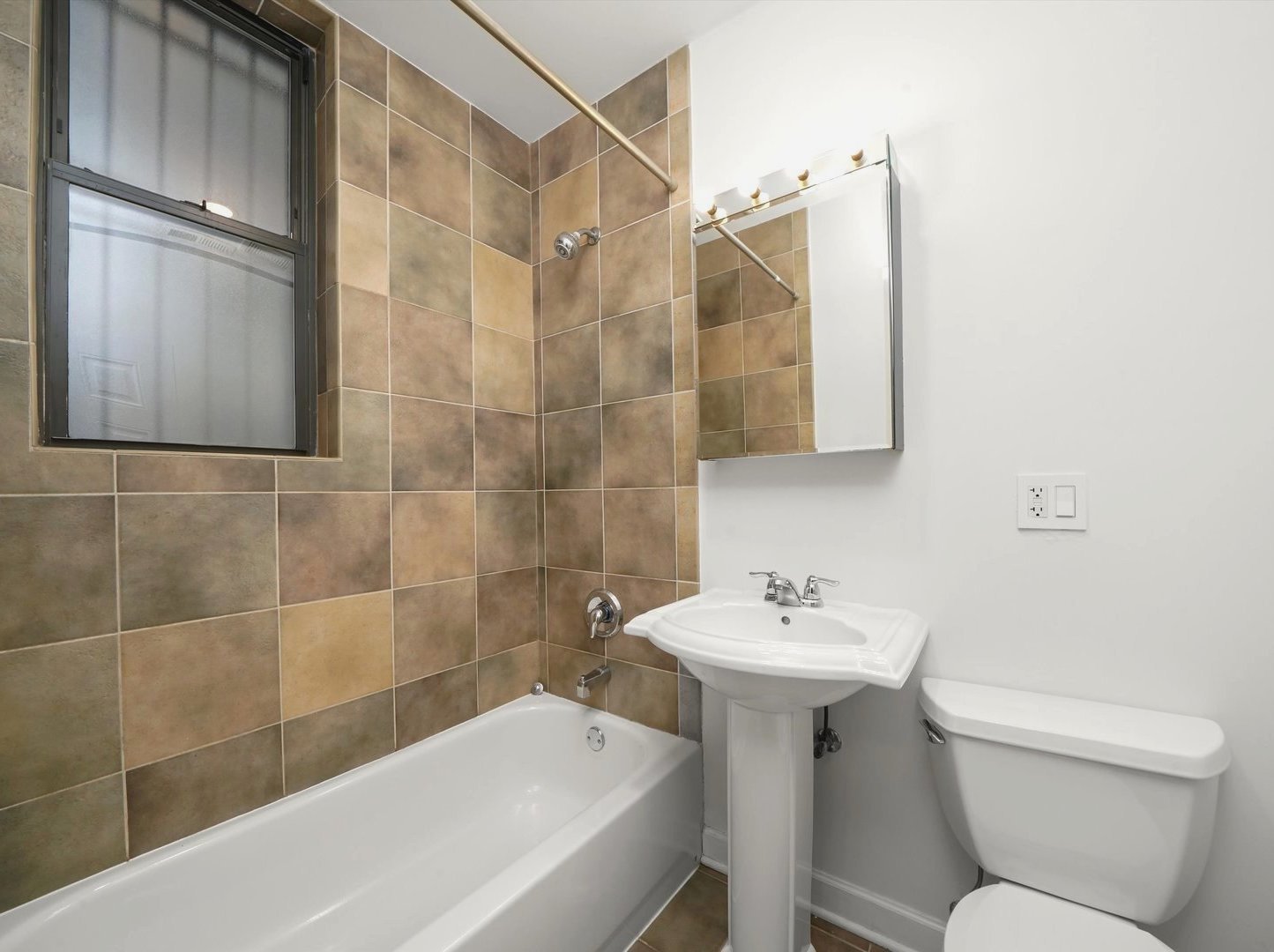 2128 N Hudson Avenue Unit: 102