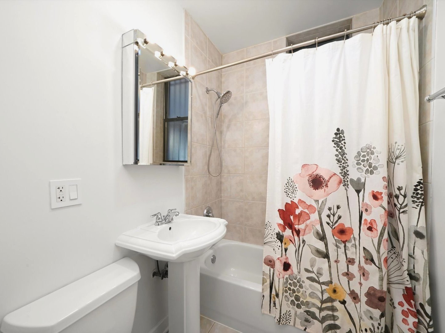 2128 N Hudson Avenue Unit: 102