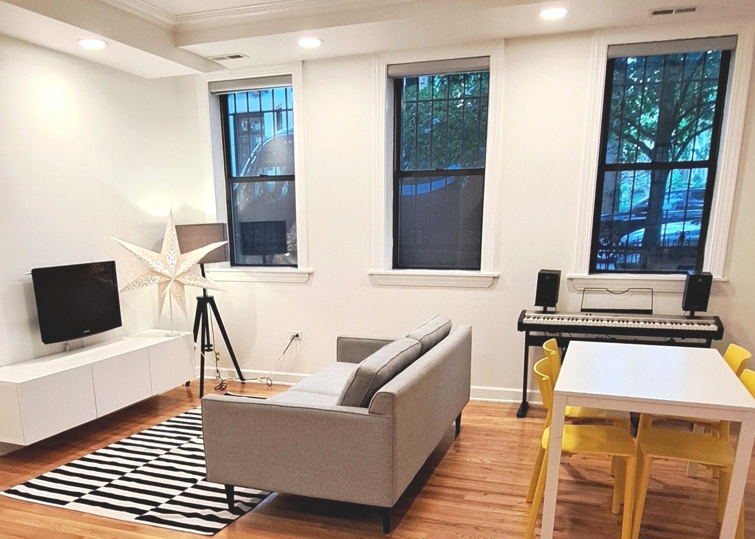 2128 N Hudson Avenue Unit: 102