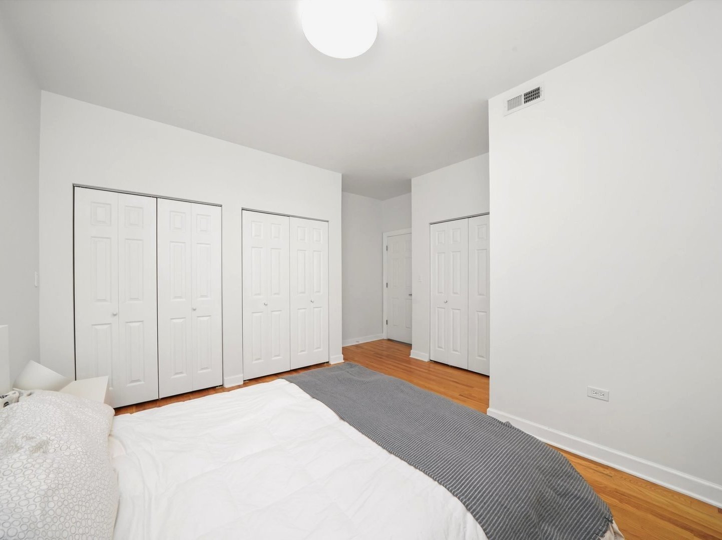 2128 N Hudson Avenue Unit: 102