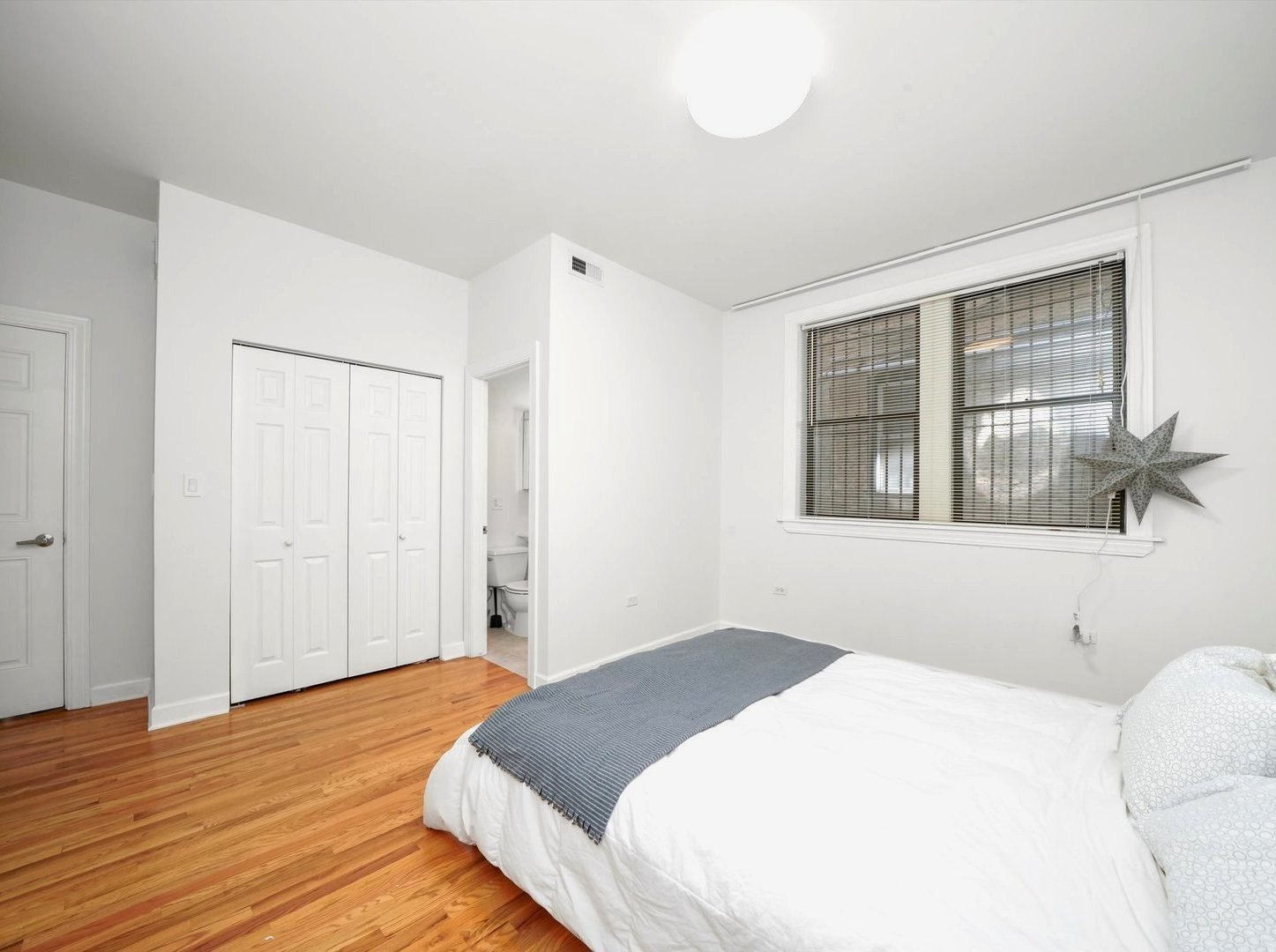 2128 N Hudson Avenue Unit: 102