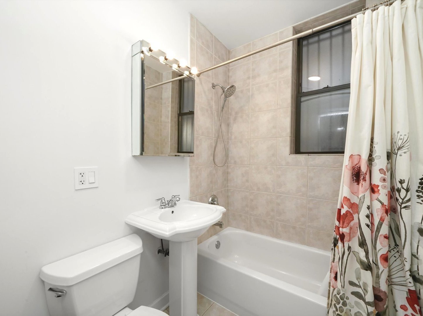 2128 N Hudson Avenue Unit: 102