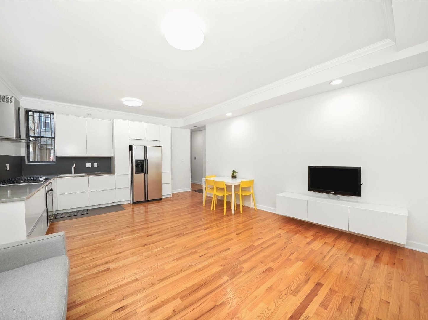 2128 N Hudson Avenue Unit: 102