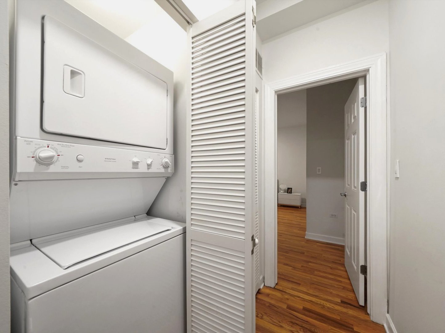 2128 N Hudson Avenue Unit: 102